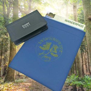 hochwertige-leder-Wanderpass-huelle-blau-Wanderlust-Harz-Bessla
